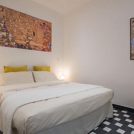 Suite D'Art Cagliari Luaran gambar