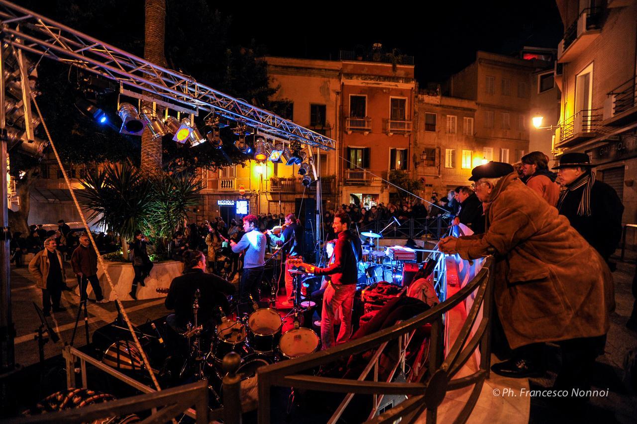 Suite D'Art Cagliari Luaran gambar