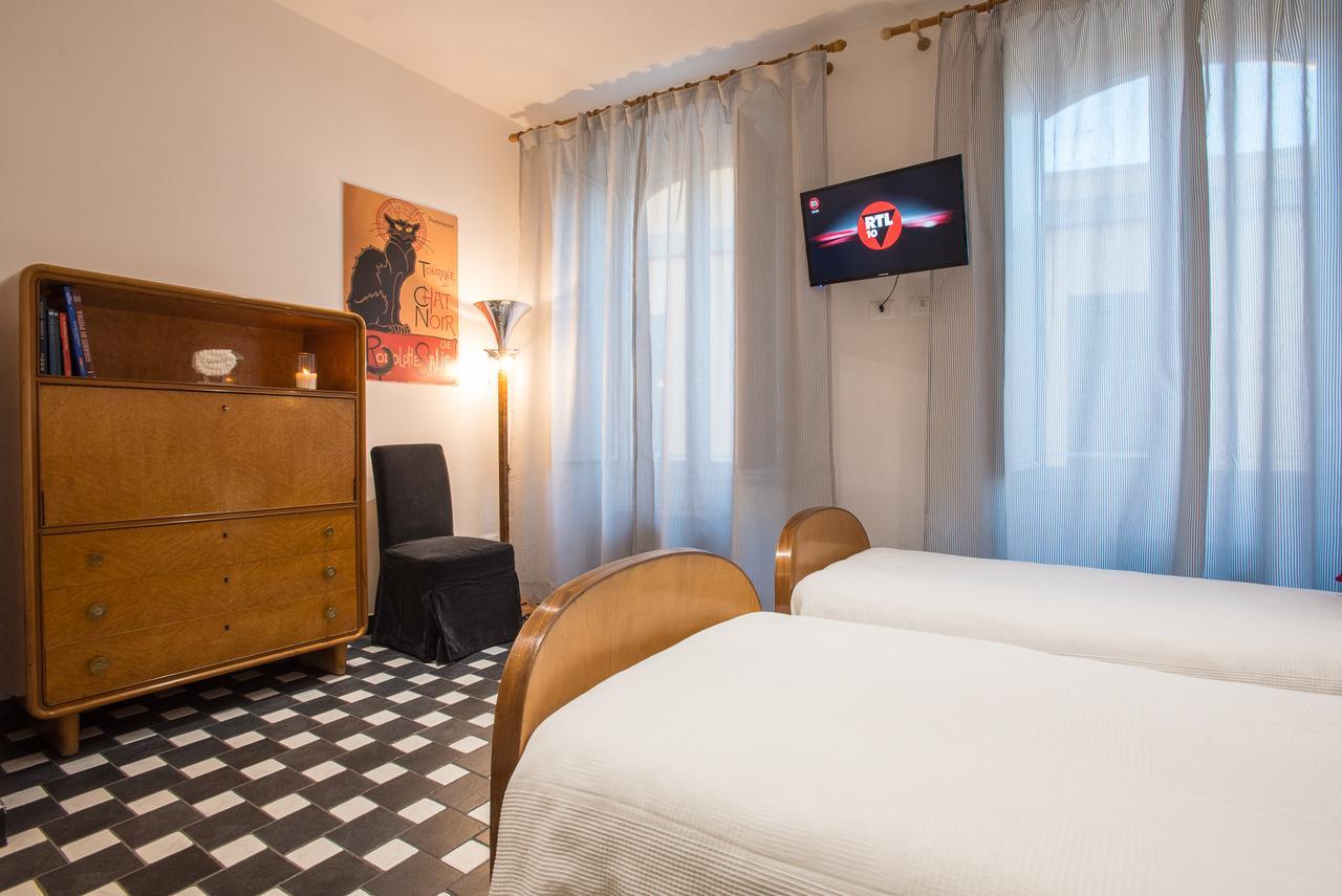 Suite D'Art Cagliari Luaran gambar