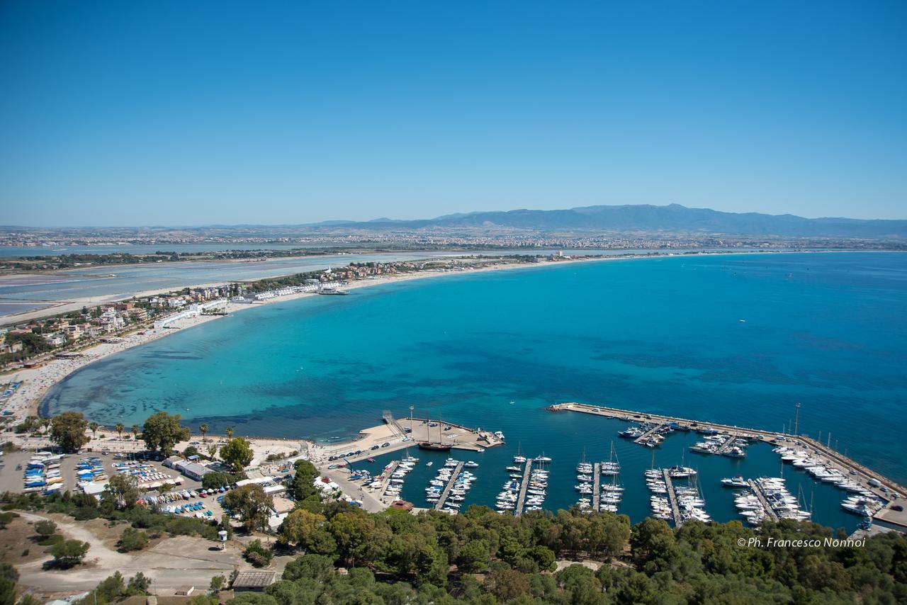 Suite D'Art Cagliari Luaran gambar
